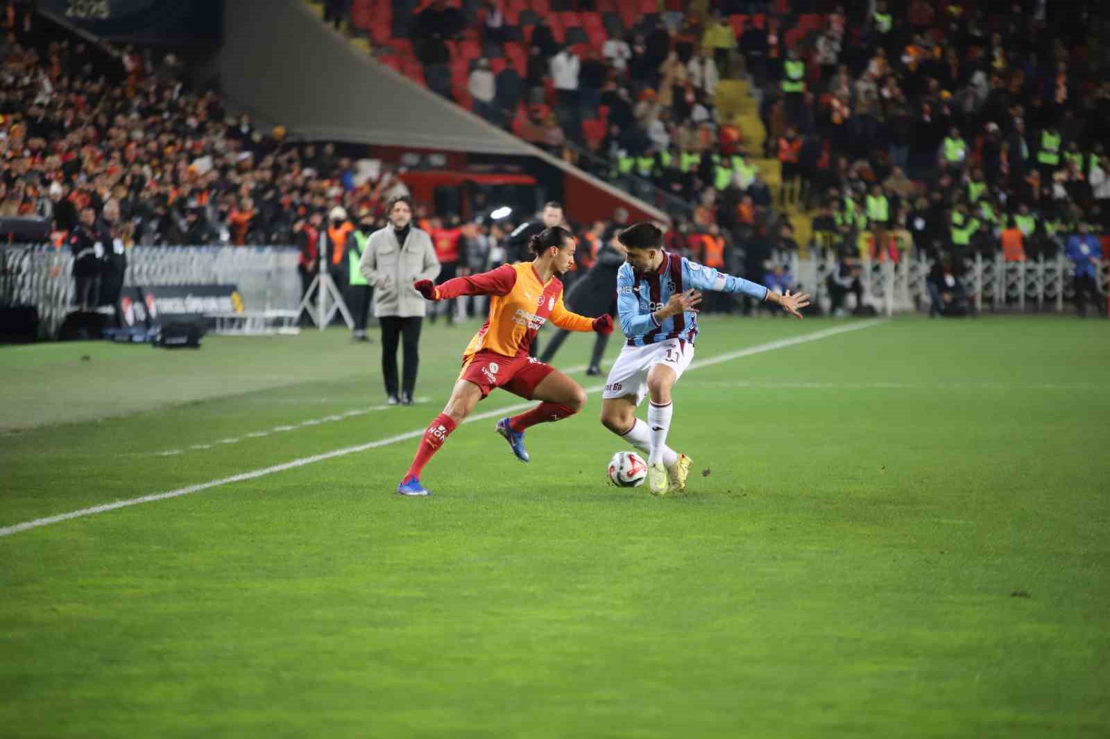 turkcell super kupa galatasaray 0 trabzonspor 0 mac devam ediyor 10 i3jb5nEQ