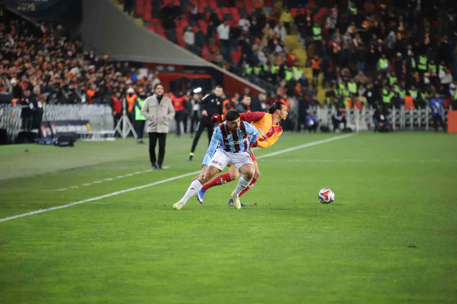 turkcell super kupa galatasaray 0 trabzonspor 0 mac devam ediyor 11 kureBhXY