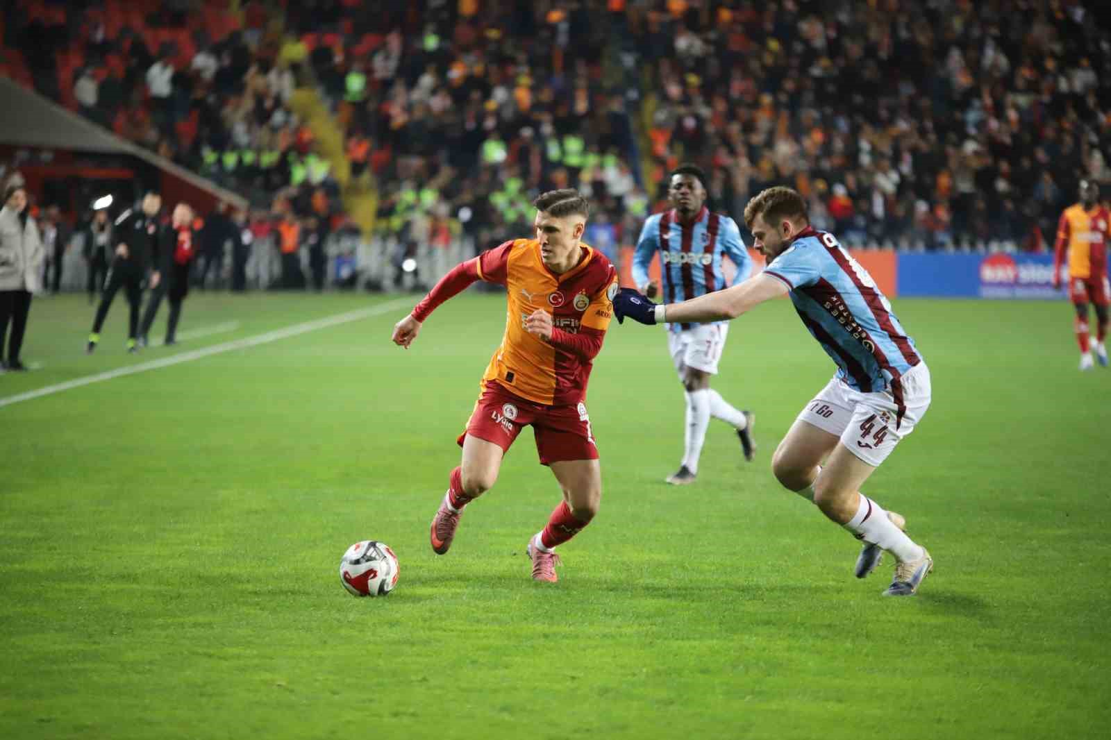 turkcell super kupa galatasaray 0 trabzonspor 0 mac devam ediyor 12