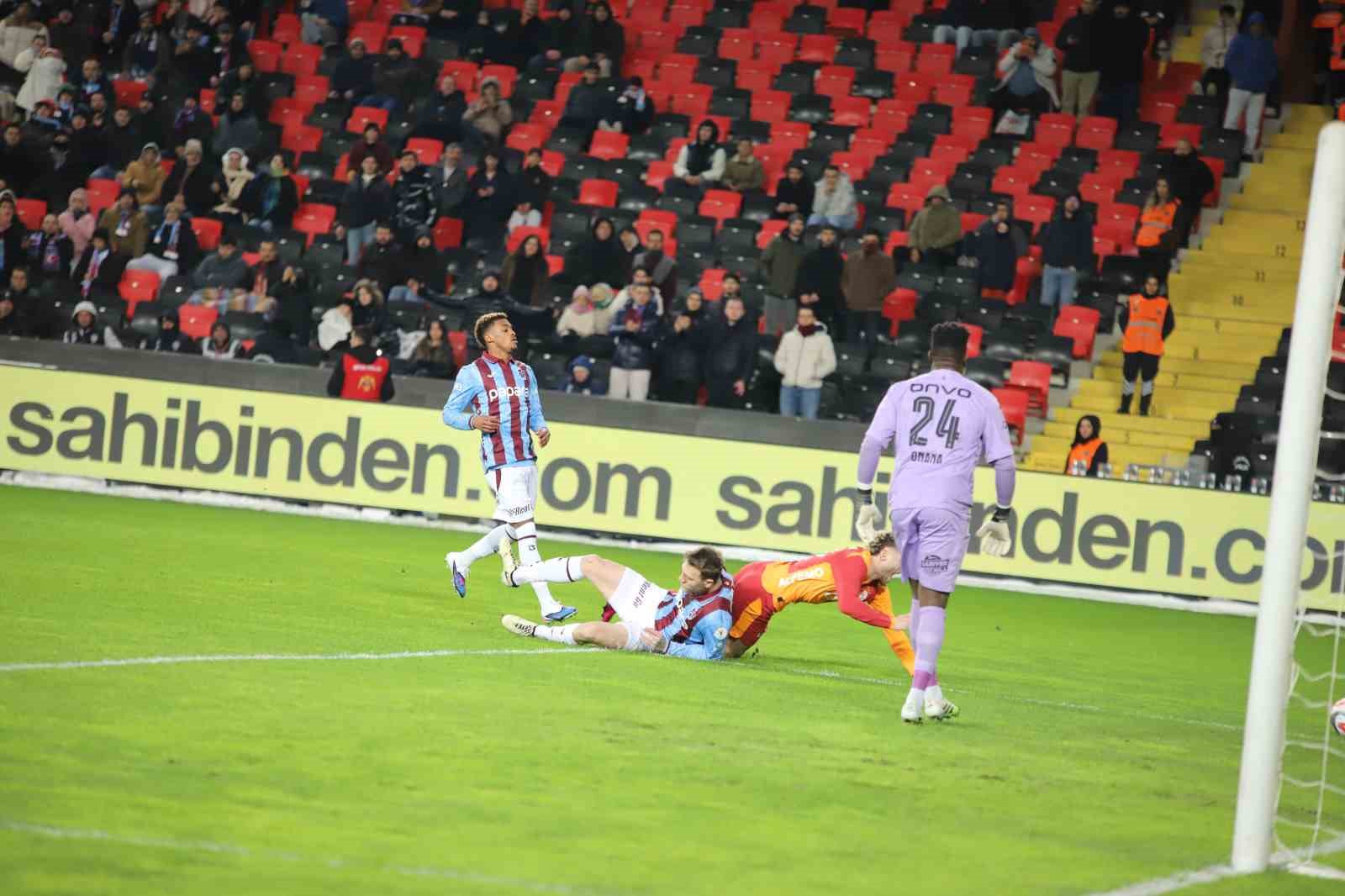 turkcell super kupa galatasaray 0 trabzonspor 0 mac devam ediyor 14