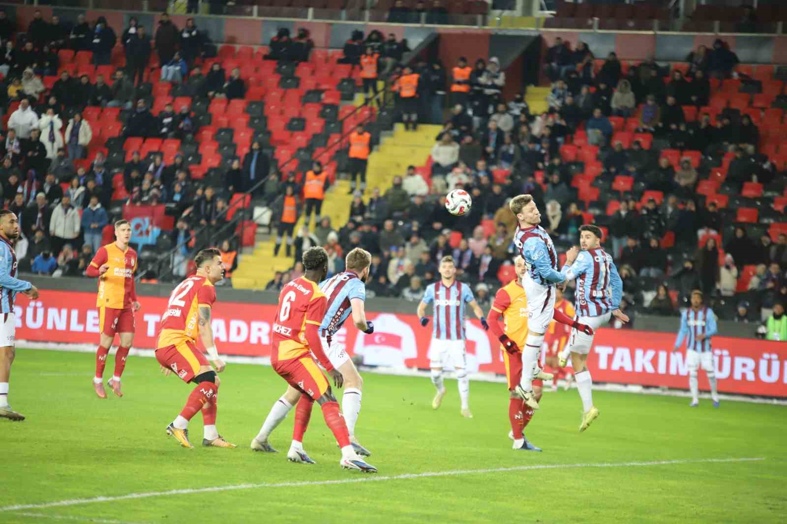 turkcell super kupa galatasaray 0 trabzonspor 0 mac devam ediyor 15 HIAdX4ic