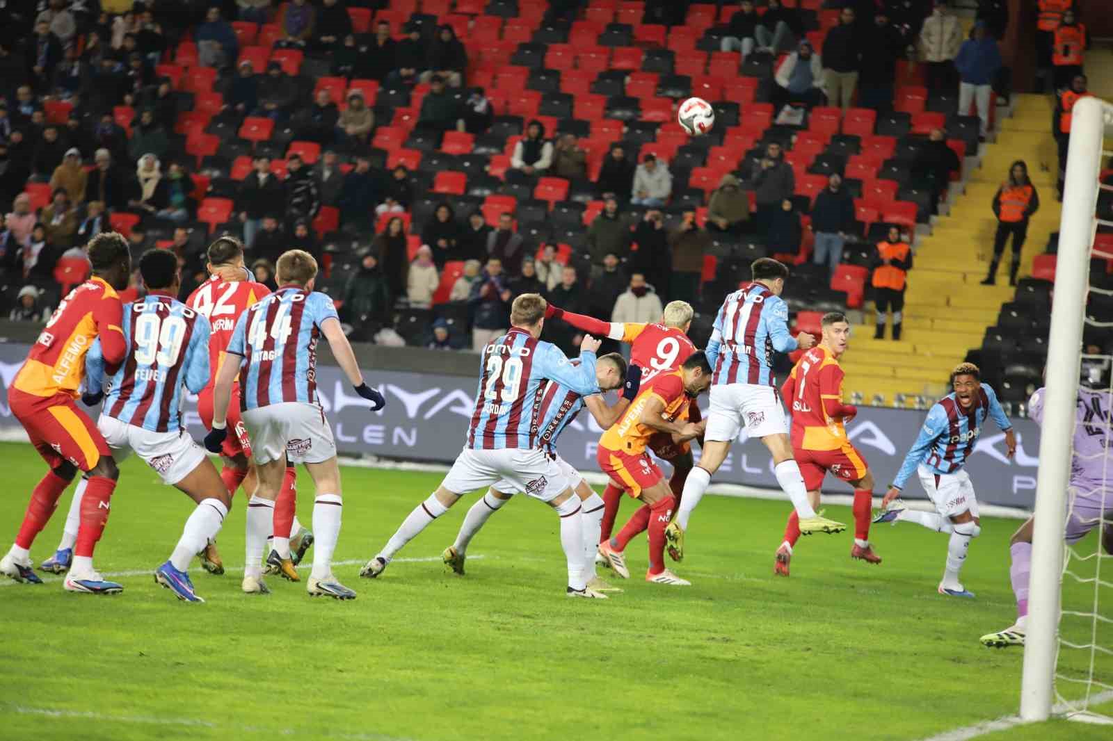 turkcell super kupa galatasaray 0 trabzonspor 0 mac devam ediyor 16 3ijHw8Hp