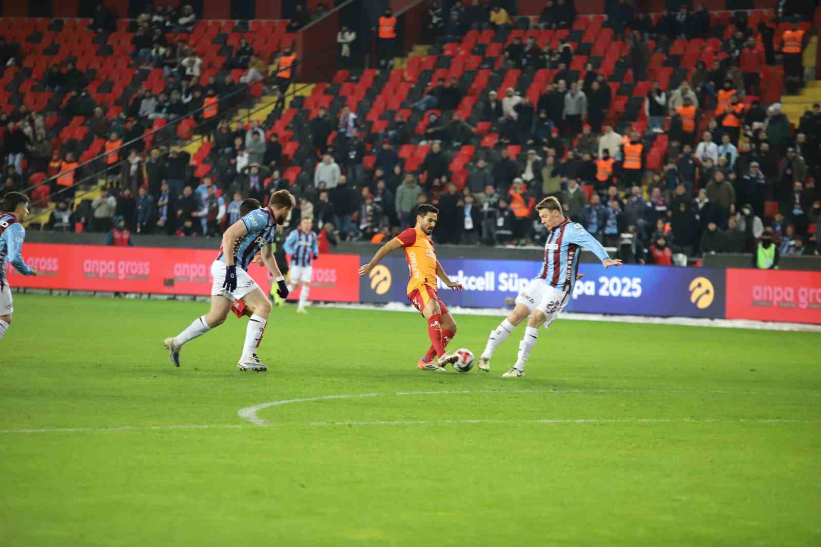 turkcell super kupa galatasaray 0 trabzonspor 0 mac devam ediyor 19 IG2y9tSs