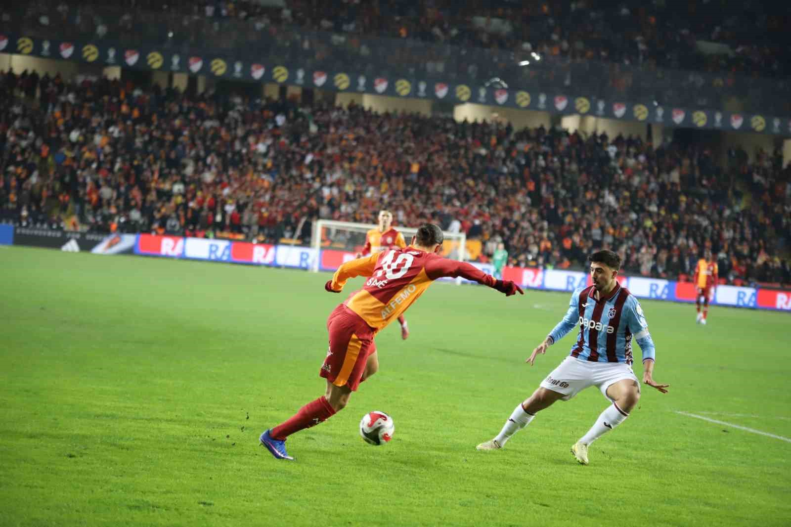 turkcell super kupa galatasaray 0 trabzonspor 0 mac devam ediyor 21 FFMQsGmg