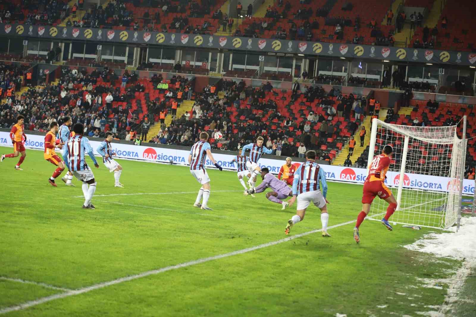turkcell super kupa galatasaray 0 trabzonspor 0 mac devam ediyor 23 i1MDARfc