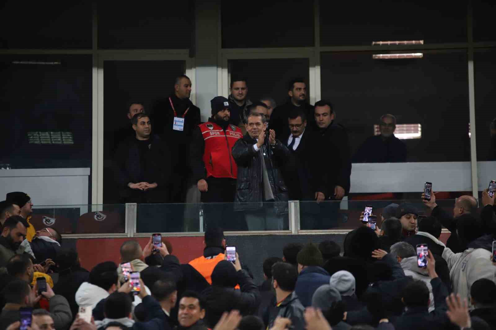 turkcell super kupa galatasaray 0 trabzonspor 0 mac devam ediyor 4