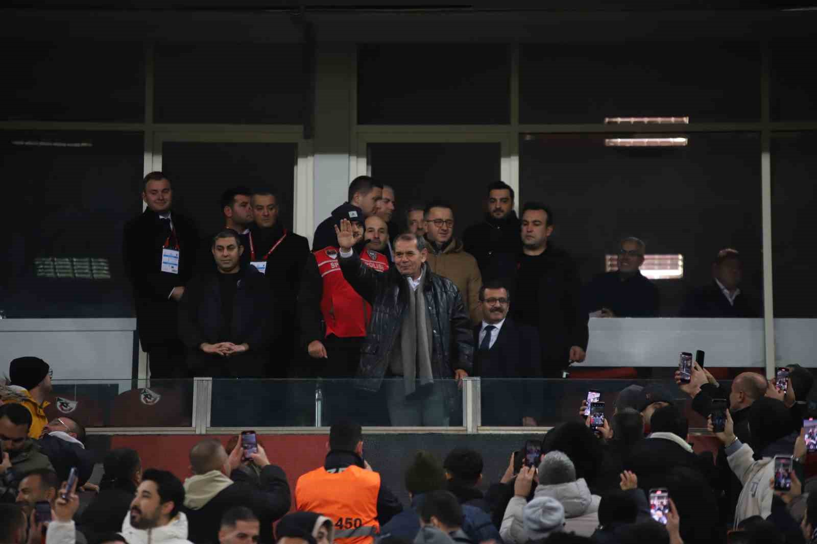 turkcell super kupa galatasaray 0 trabzonspor 0 mac devam ediyor 5 JIuuH15a