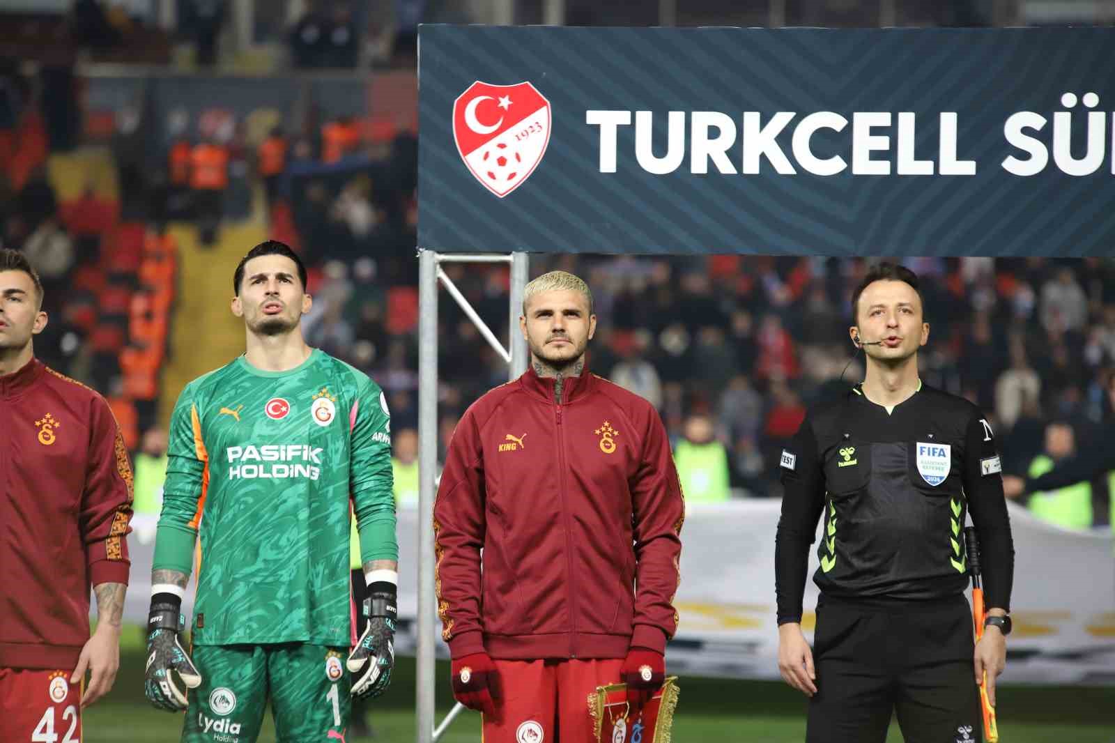 turkcell super kupa galatasaray 0 trabzonspor 0 mac devam ediyor 6 2yLL4LIp