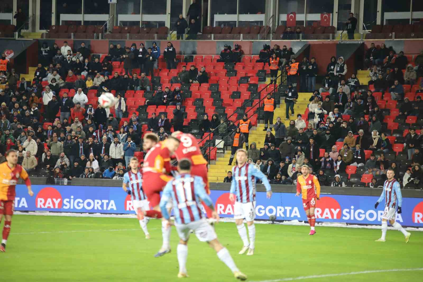turkcell super kupa galatasaray 0 trabzonspor 0 mac devam ediyor 9 v4vlX8U9