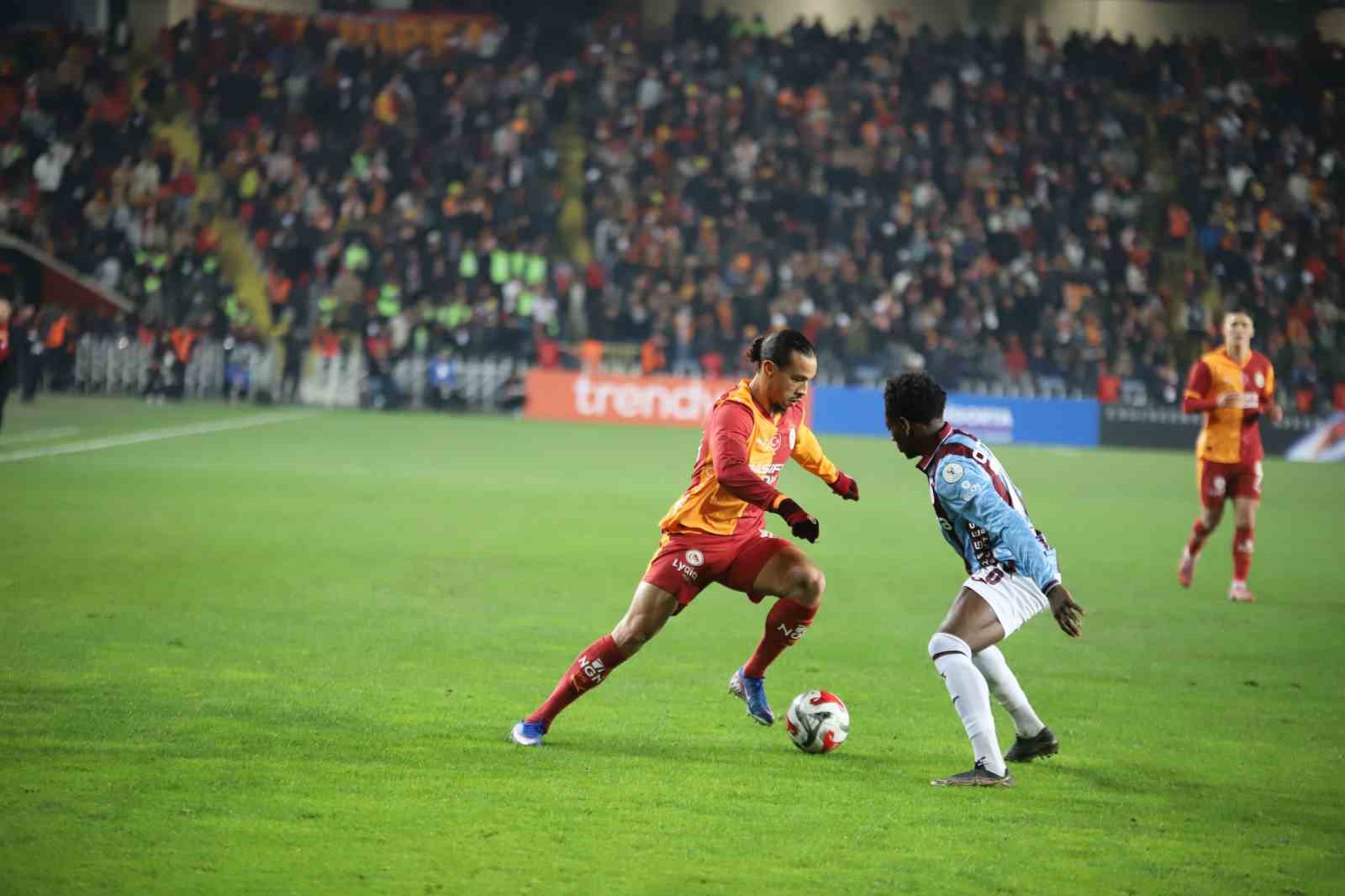 turkcell super kupa galatasaray 2 trabzonspor 0 ilk yari 16 6qtB9KSs