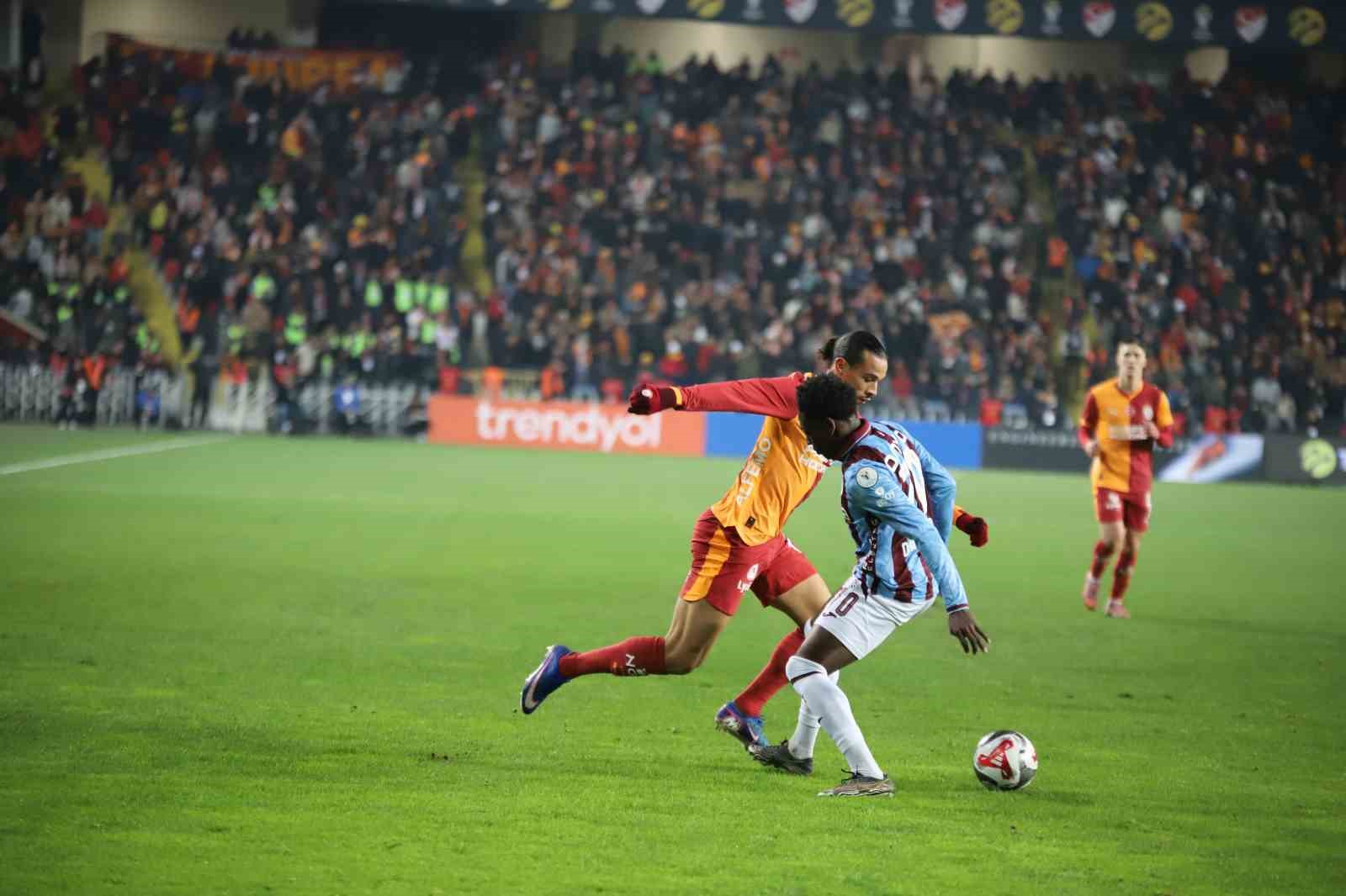 turkcell super kupa galatasaray 2 trabzonspor 0 ilk yari 17 lPWp7ybV