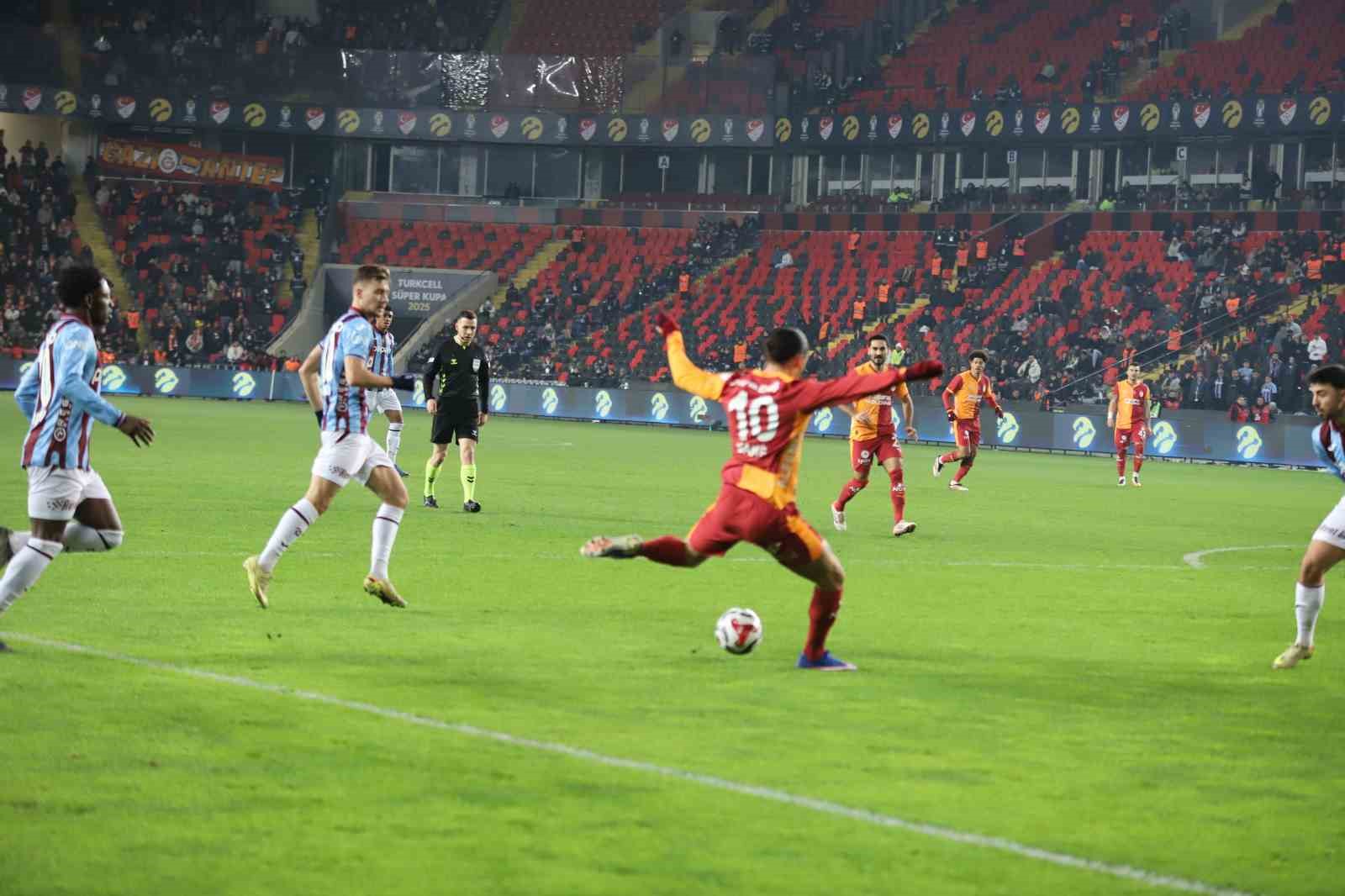 turkcell super kupa galatasaray 2 trabzonspor 0 ilk yari 21 f73Q3VcS