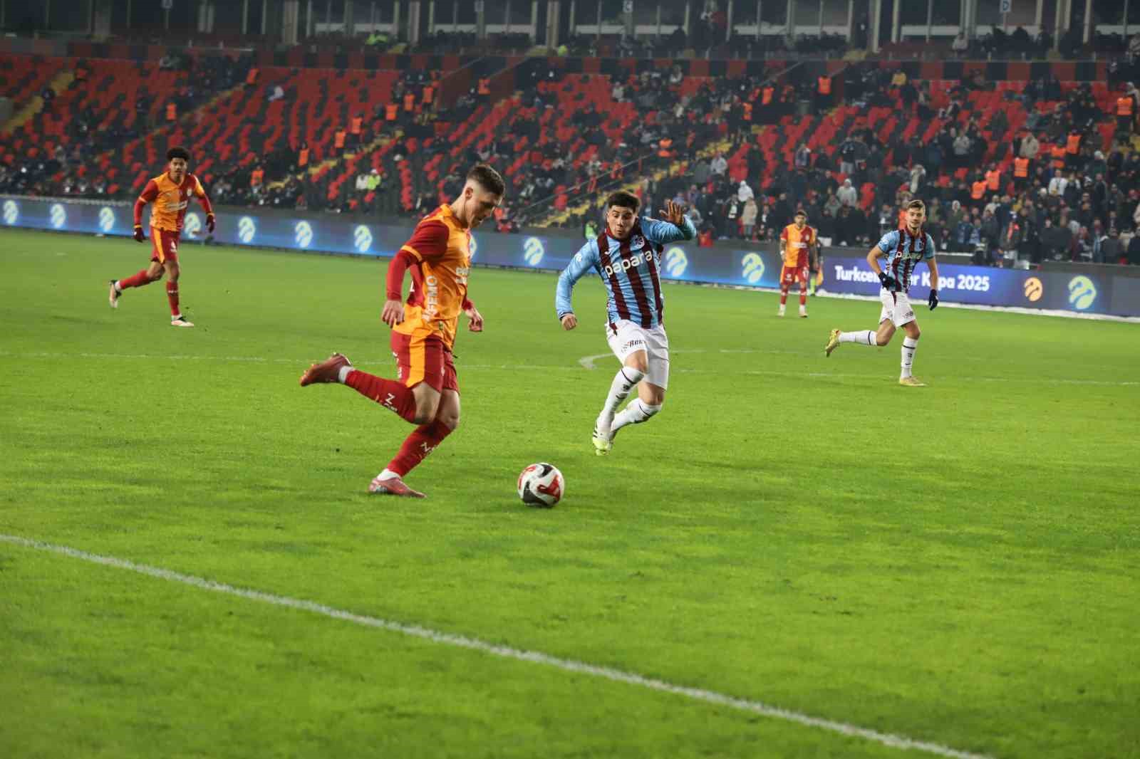 turkcell super kupa galatasaray 2 trabzonspor 0 ilk yari 24 MKL3gwvy