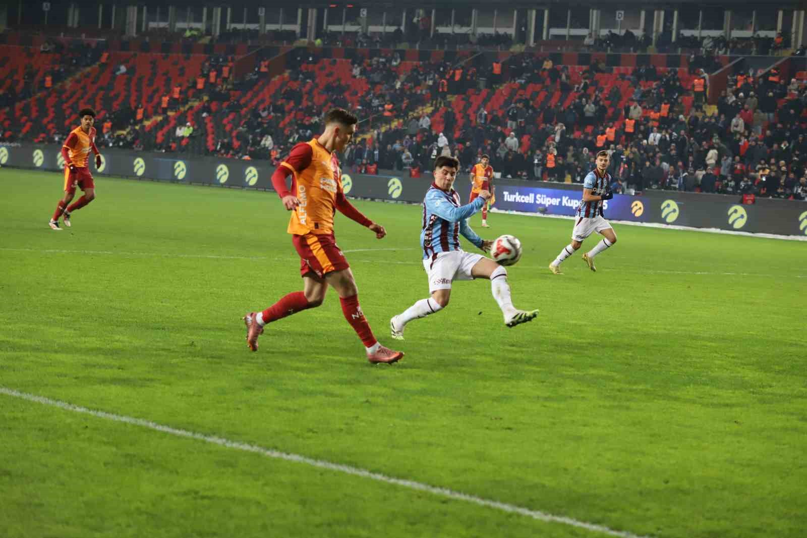 turkcell super kupa galatasaray 2 trabzonspor 0 ilk yari 25 fP2lzeqe