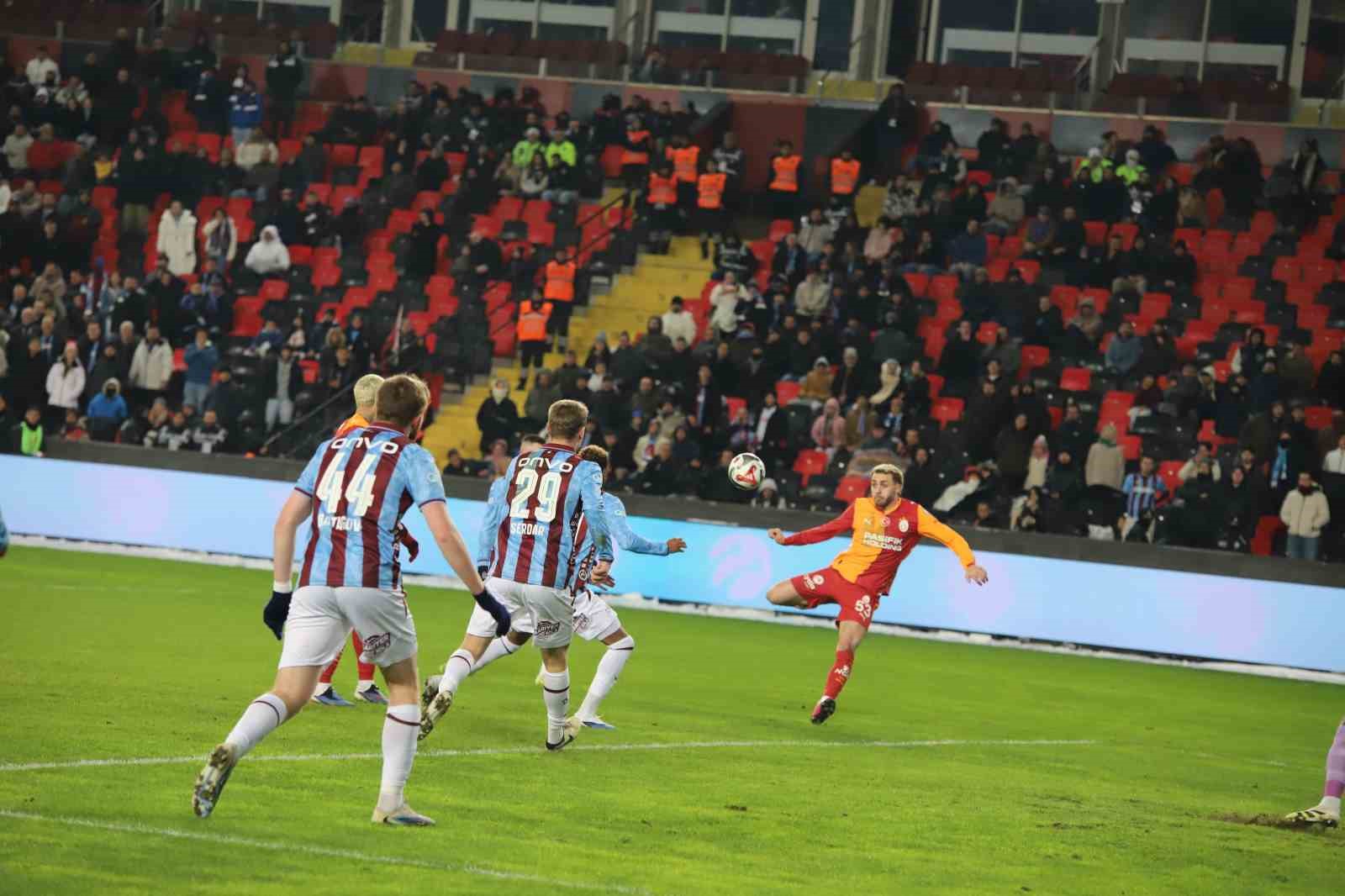 turkcell super kupa galatasaray 2 trabzonspor 0 ilk yari 26 DLFc27TZ