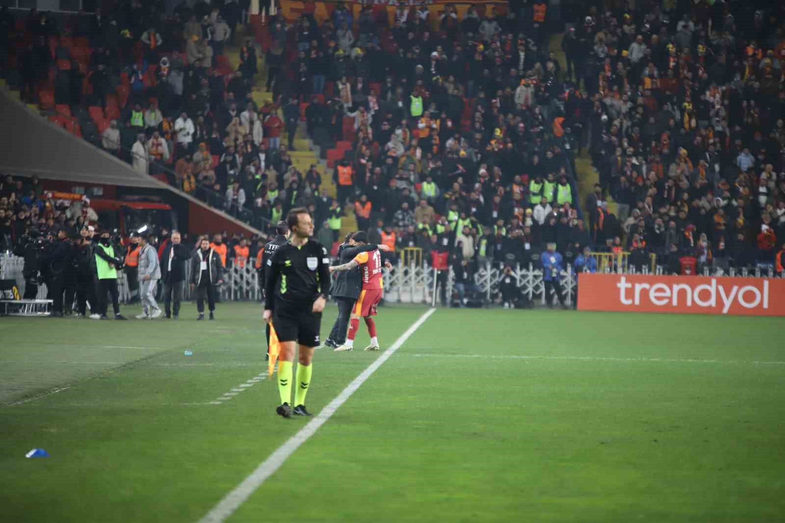 turkcell super kupa galatasaray 2 trabzonspor 0 ilk yari 42 ZCkw9smu