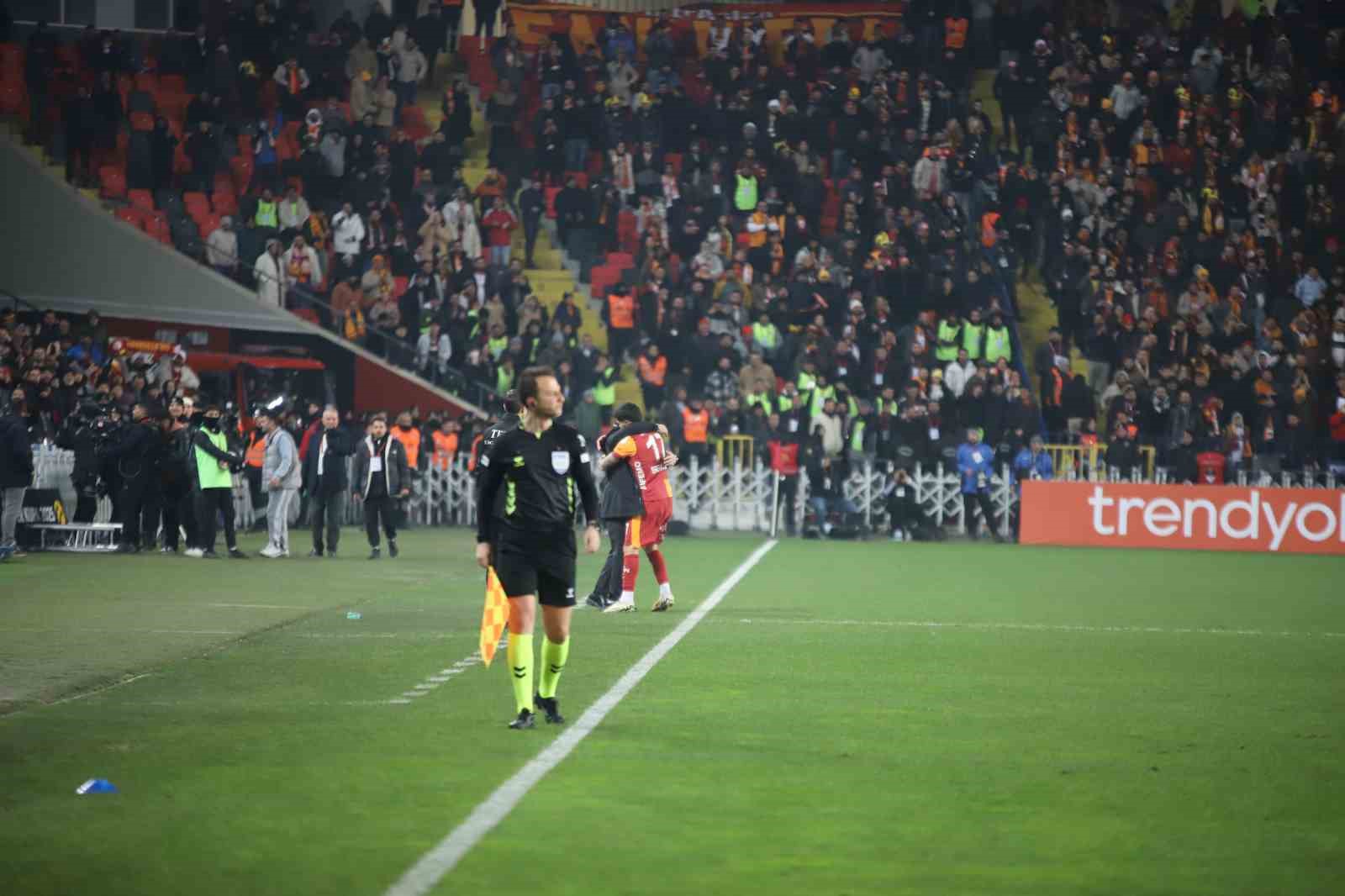 turkcell super kupa galatasaray 2 trabzonspor 0 ilk yari 43 AXnzNEvZ