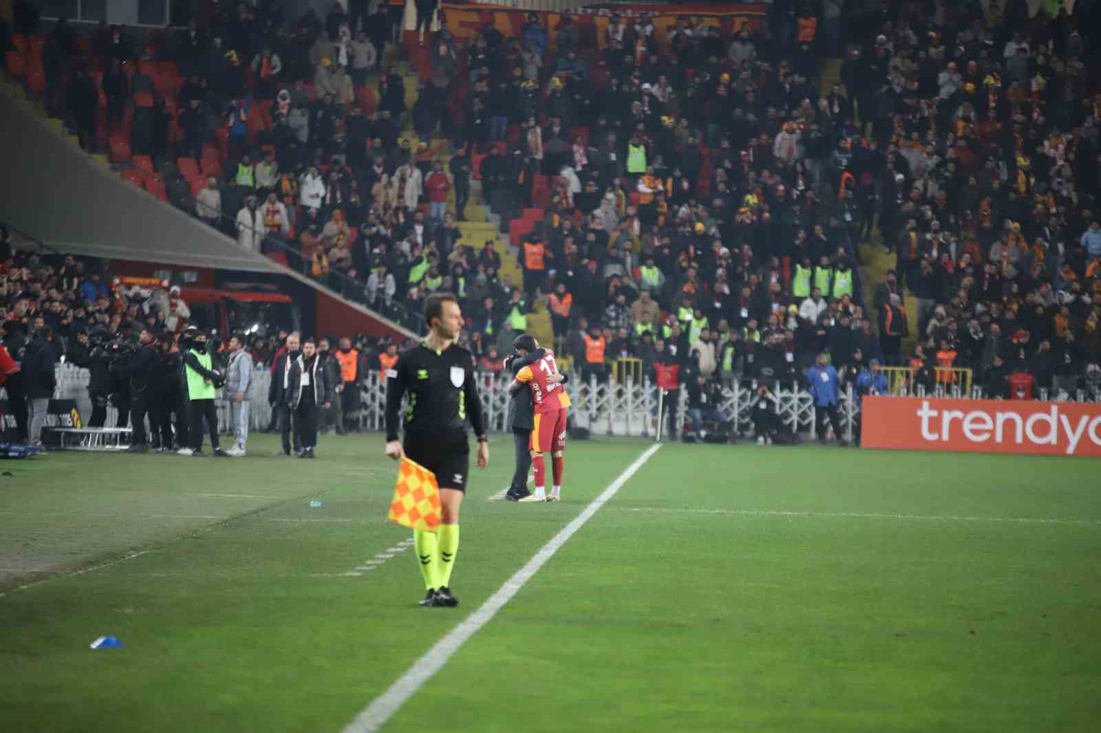 turkcell super kupa galatasaray 2 trabzonspor 0 ilk yari 44