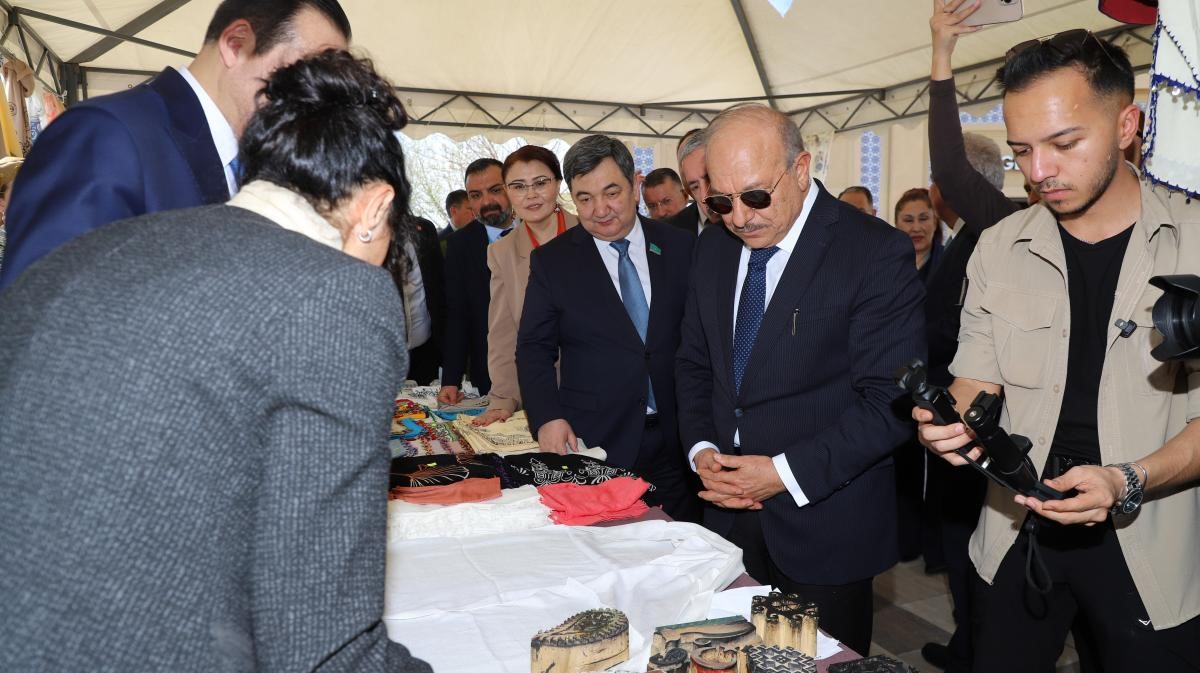 turkistanda hoca ahmet yesevi yolunda ahilik sempozyumu genis katilimla duzenlendi 5 MylNqGZr