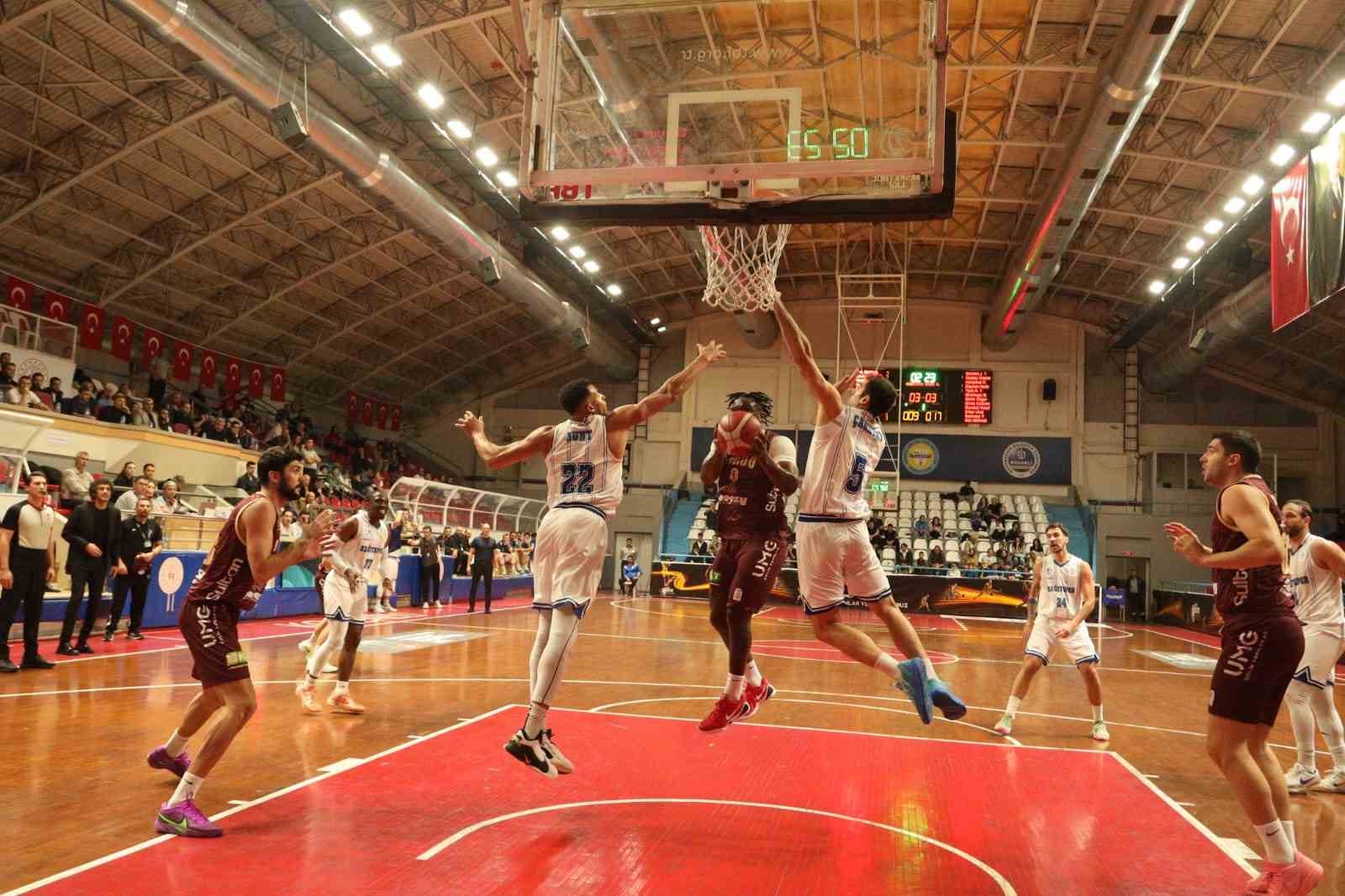 Türkiye Basketbol Ligi: Kocaeli BŞB Kağıtspor: 61 - Bandırma Bordo Basketbol: 82 17 turkiye basketbol ligi kocaeli bsb kagitspor 61 bandirma bordo basketbol 82 13 A5B3saZp