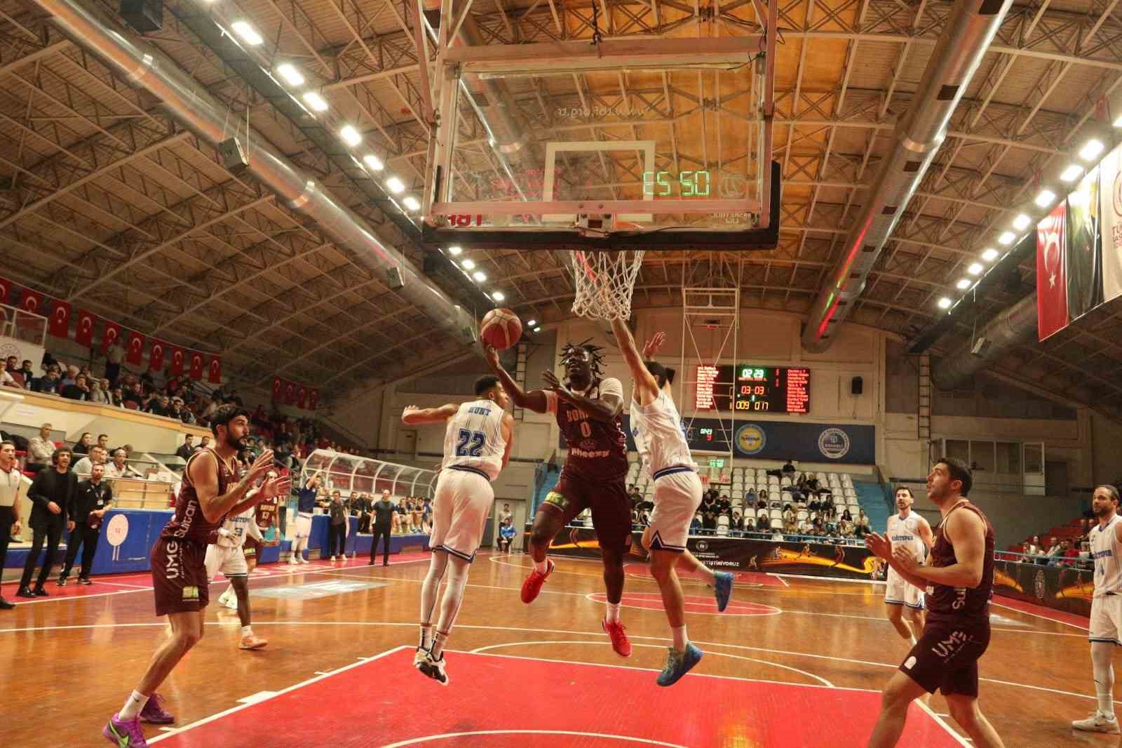 Türkiye Basketbol Ligi: Kocaeli BŞB Kağıtspor: 61 - Bandırma Bordo Basketbol: 82 6 turkiye basketbol ligi kocaeli bsb kagitspor 61 bandirma bordo basketbol 82 2 cniriMgD