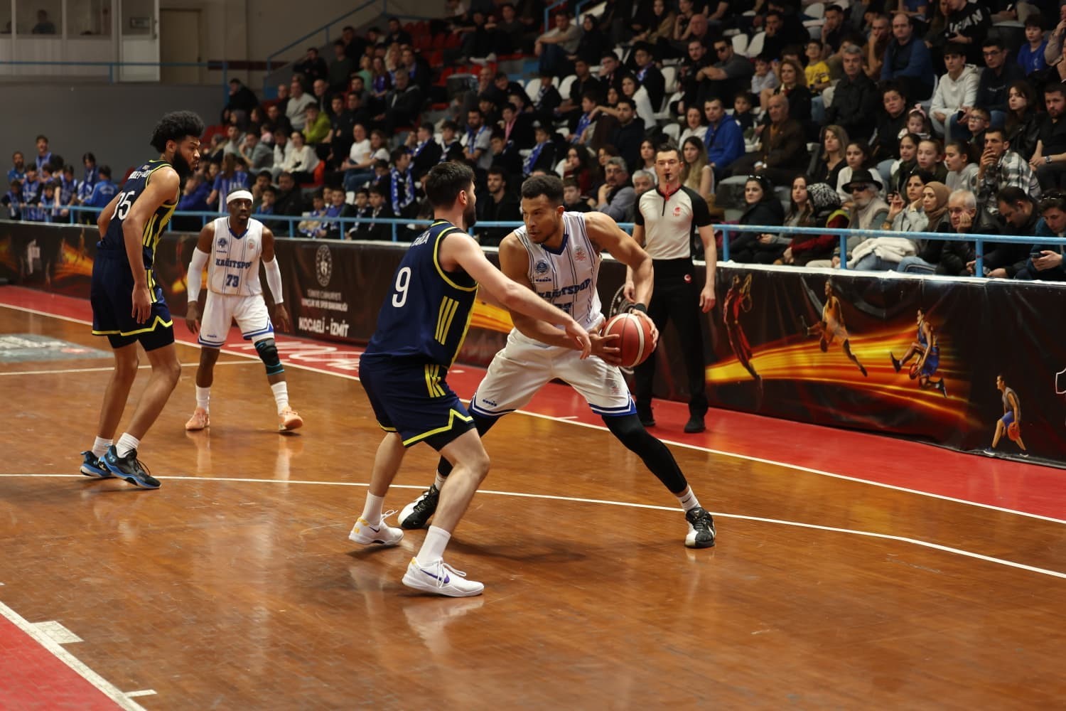 turkiye basketbol ligi kocaeli bsb kagitspor 73 fenerbahce koleji 84 0 u2PV4CR2
