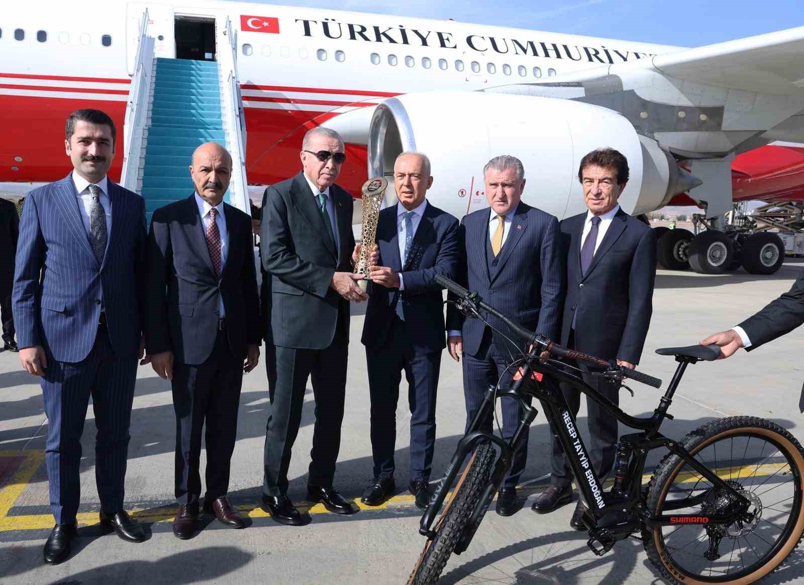 Türkiye Bisiklet Federasyonu’ndan Cumhurbaşkanı Erdoğan’a özel teşekkür 5 turkiye bisiklet federasyonundan cumhurbaskani erdogana ozel tesekkur 1
