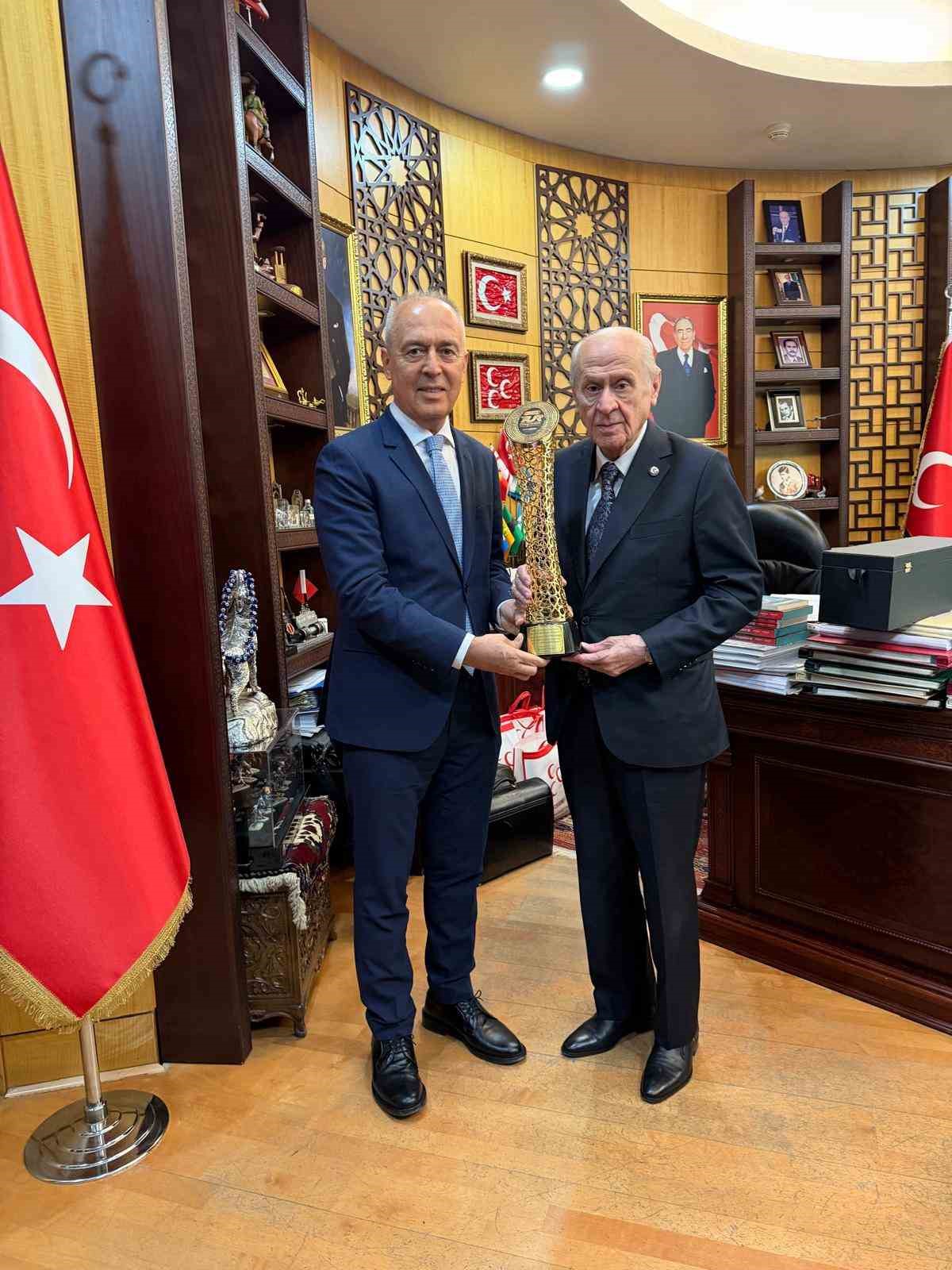 Türkiye Bisiklet Federasyonu’ndan MHP Genel Başkanı Devlet Bahçeli’ye ziyaret 6 turkiye bisiklet federasyonundan mhp genel baskani devlet bahceliye ziyaret 2 Vk5V4agK