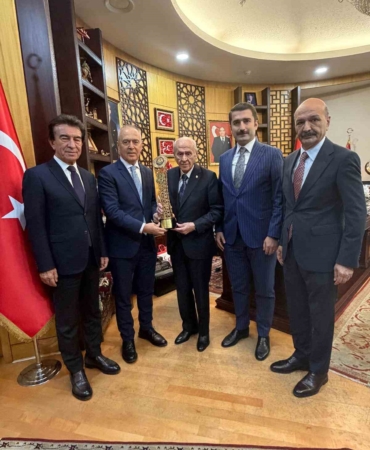 turkiye-bisiklet-federasyonundan-mhp-genel-baskani-devlet-bahceliye-ziyaret-5Ai6pRXe.jpg