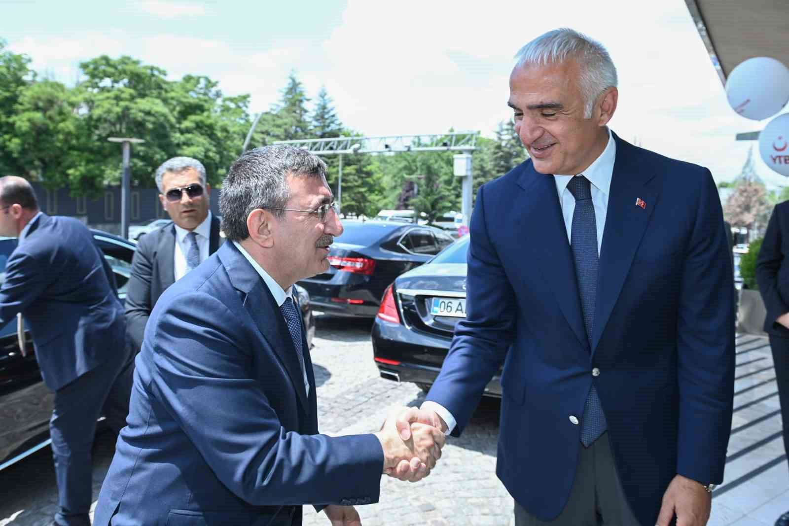 turkiye burslari dunyaya 2 bin 800 yeni gonul elcisi kazandirdi 4 inWYaayN