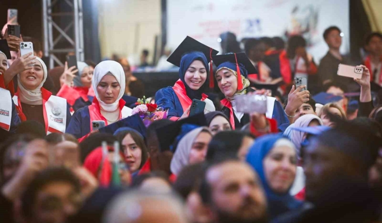 turkiye-burslari-dunyaya-2-bin-800-yeni-gonul-elcisi-kazandirdi-vZms2bhF.jpg