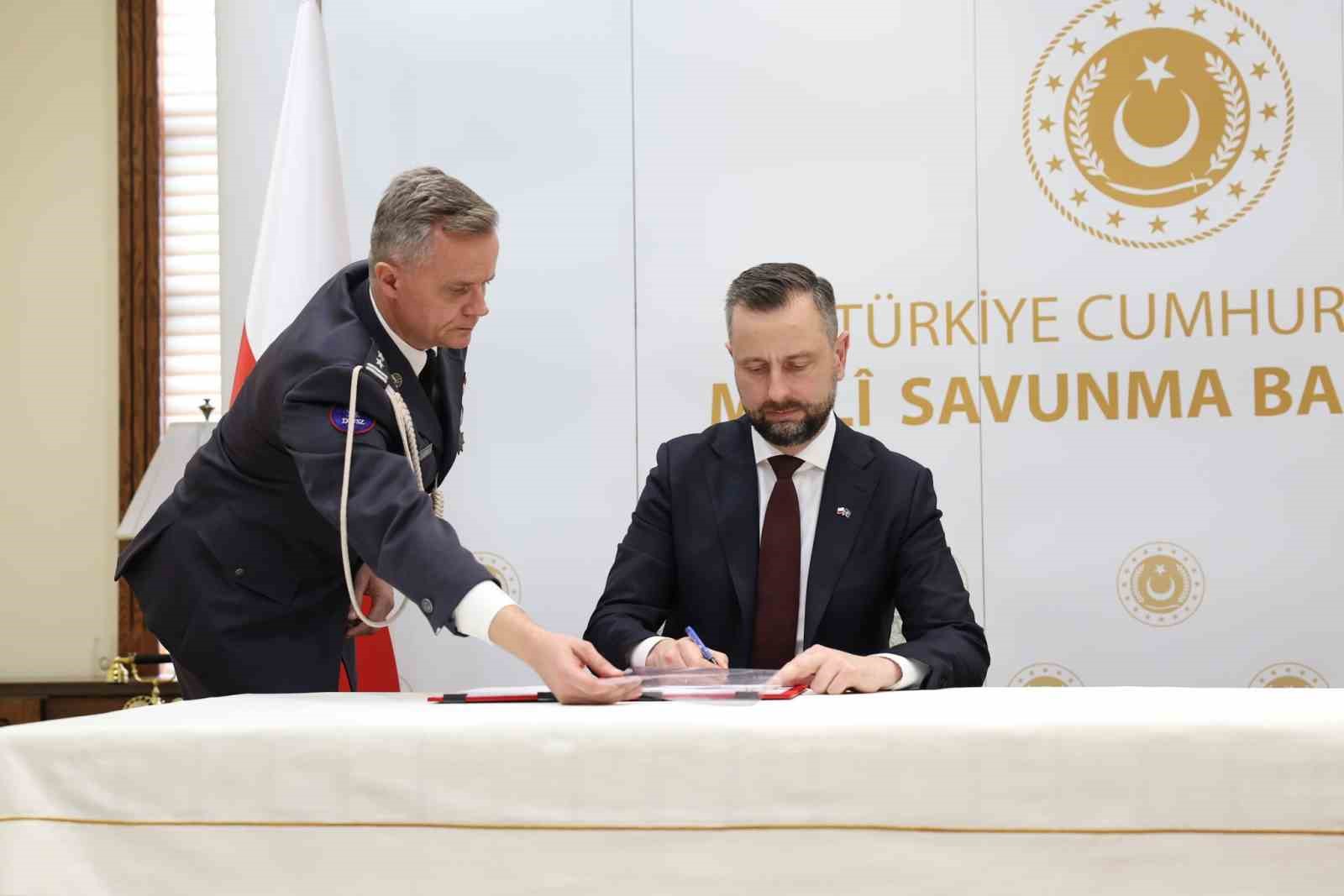turkiye cumhuriyeti hukumeti ile polonya cumhuriyeti hukumeti arasinda savunma alaninda is birligi anlasmasi imzalandi