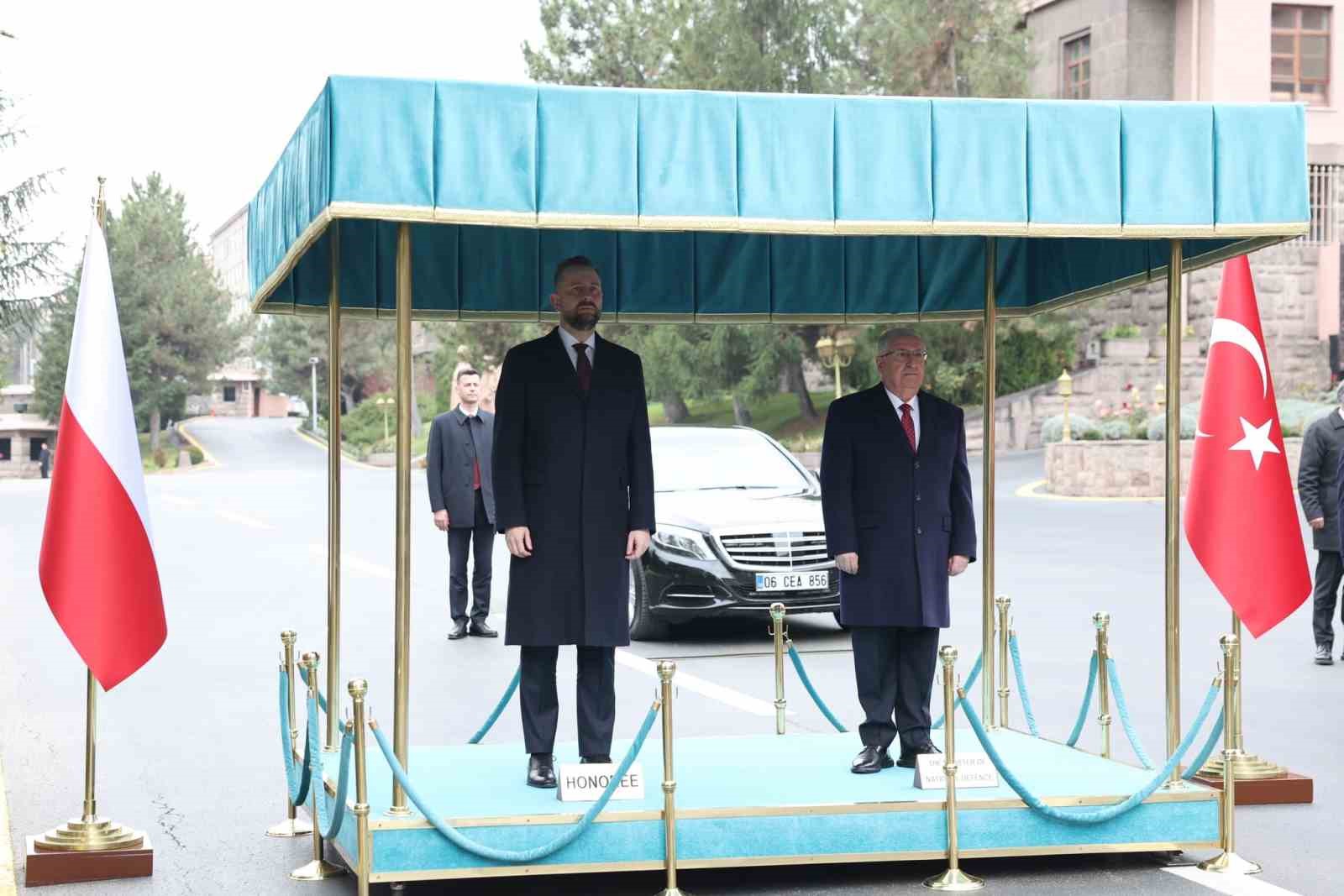 turkiye cumhuriyeti hukumeti ile polonya cumhuriyeti hukumeti arasinda savunma alaninda is birligi anlasmasi imzalandi Un7hNSkr