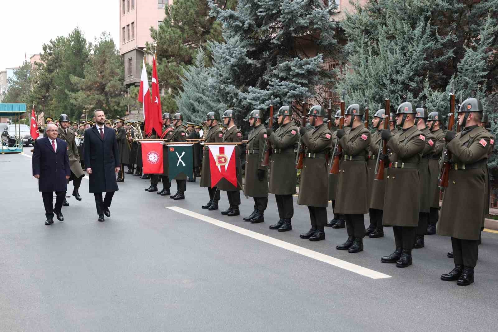 turkiye cumhuriyeti hukumeti ile polonya cumhuriyeti hukumeti arasinda savunma alaninda is birligi anlasmasi imzalandi ccHBQHNF