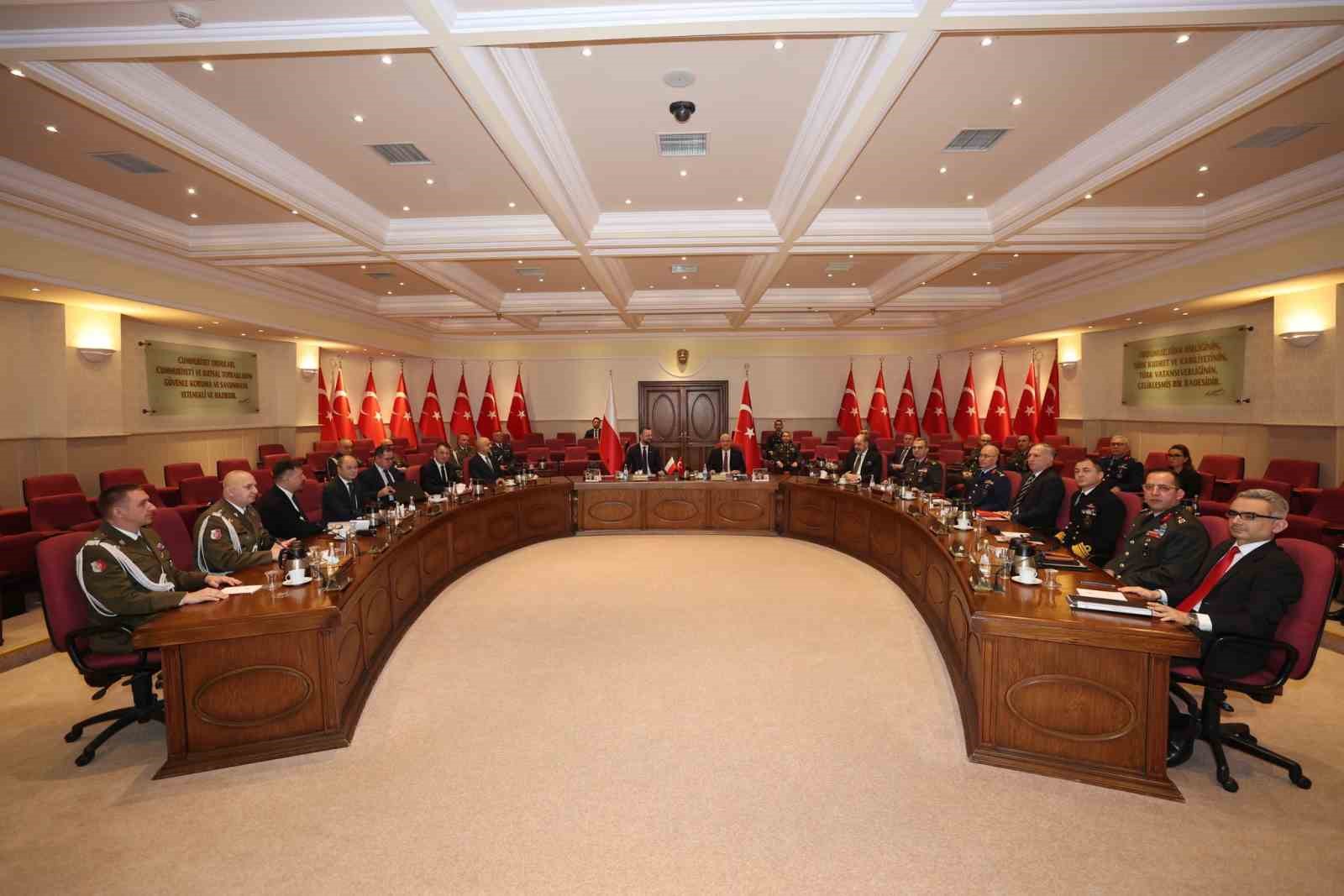 turkiye cumhuriyeti hukumeti ile polonya cumhuriyeti hukumeti arasinda savunma alaninda is birligi anlasmasi imzalandi kpOROcLh