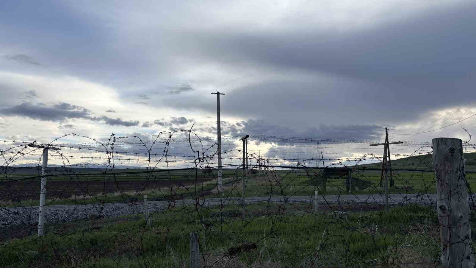 turkiye ermenistan normallesme sureci devam ederken turk gazeteciler acilmasi beklenen gumru sinirinda 3