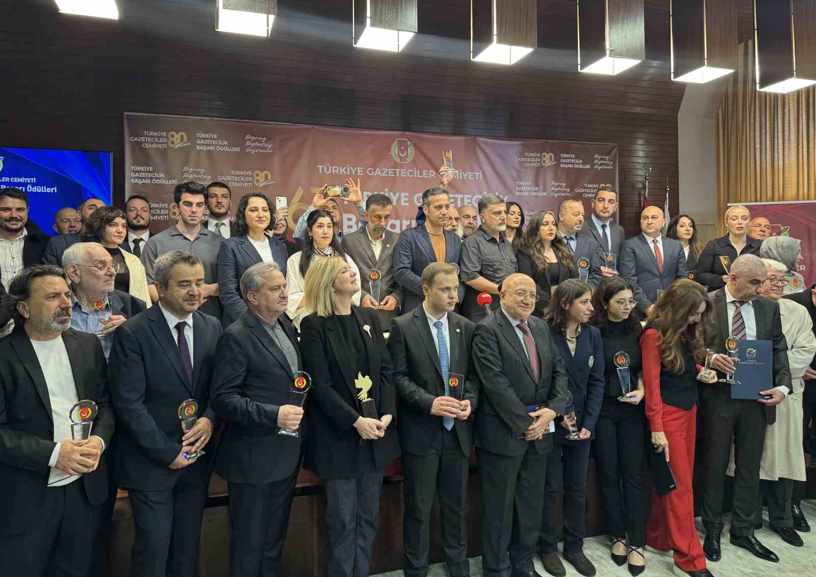 turkiye gazeteciler cemiyetinden ihaya odul 1 383fbTNf
