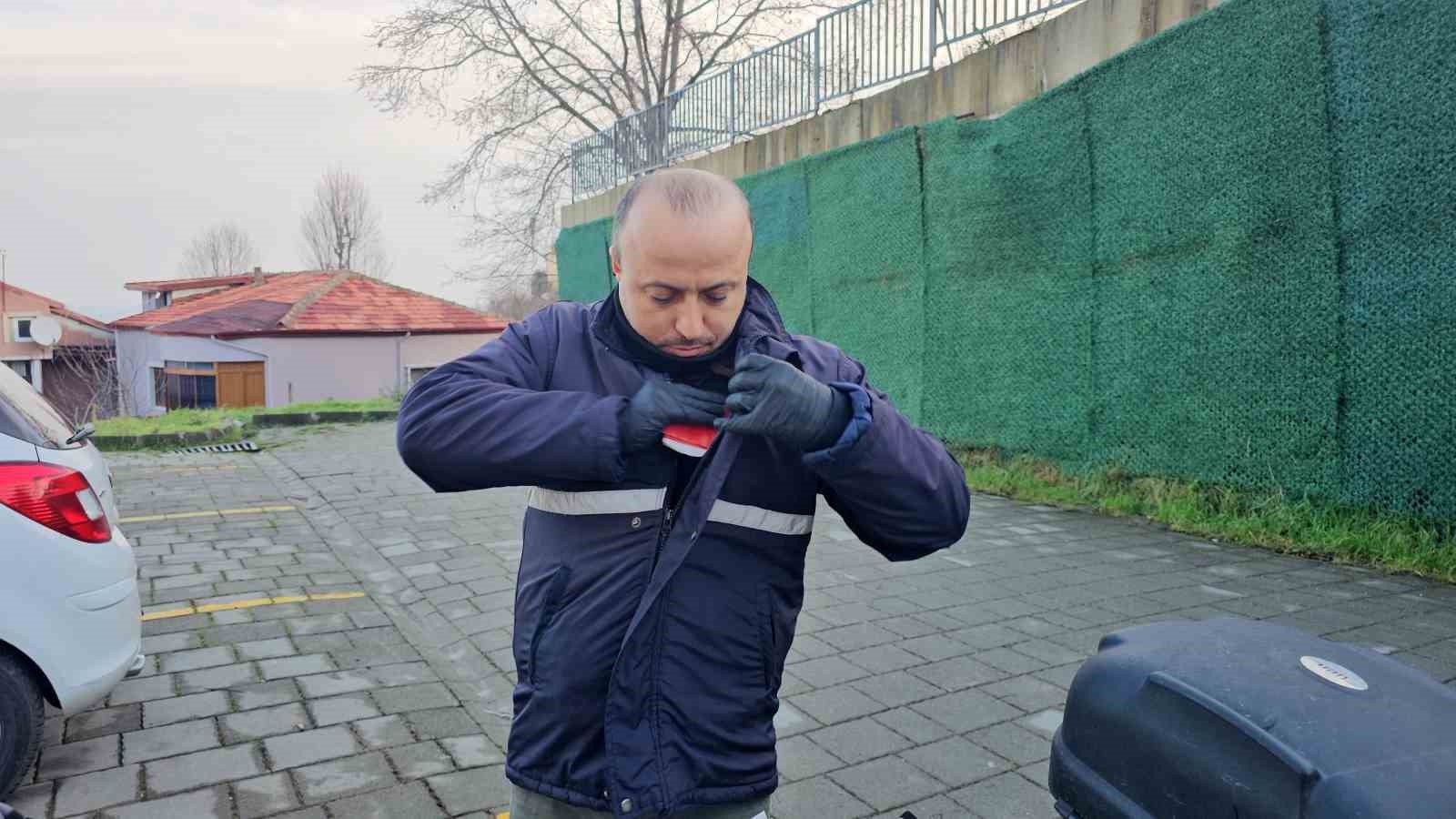 turkiye gazetesi dagiticisindan duygulandiran hareket 2 QDmL7FEP