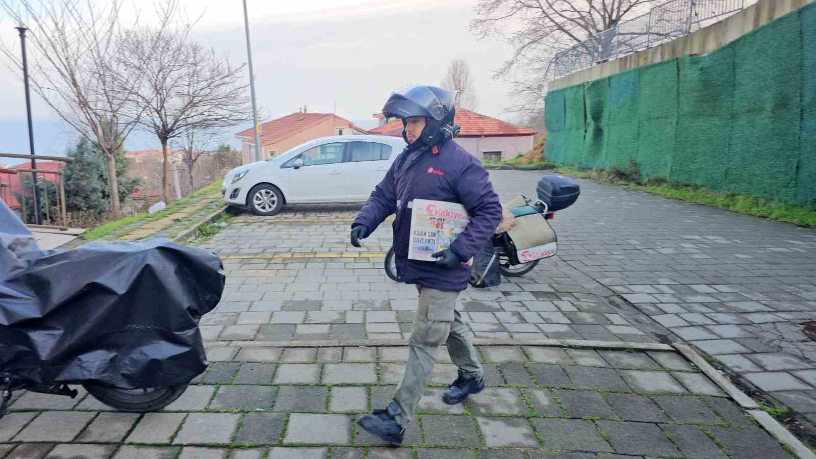 turkiye gazetesi dagiticisindan duygulandiran hareket 3 rn1OThTn