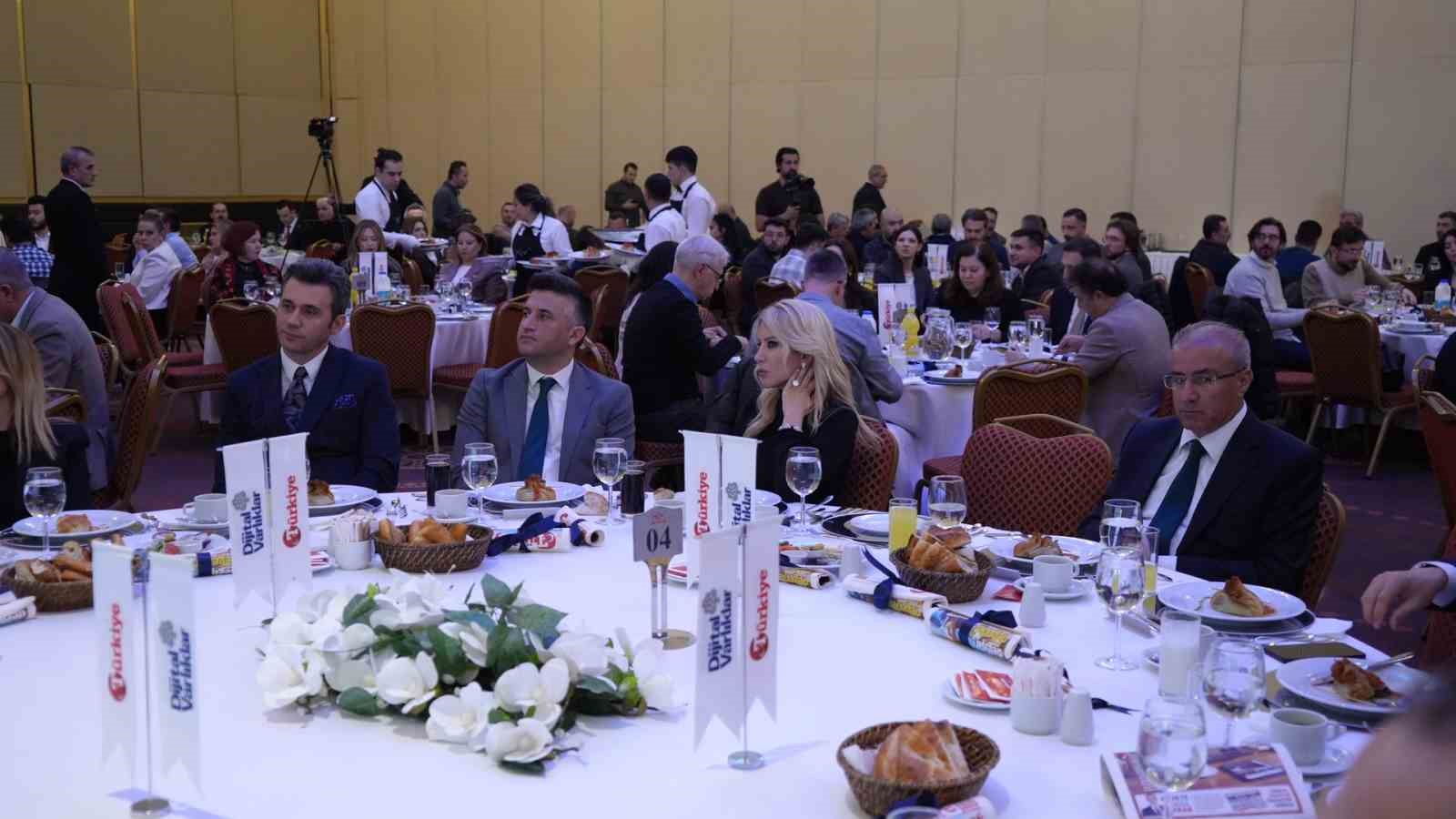 Türkiye Gazetesi ve İhlas Medya Dijital Varlıklar, sektör temsilcilerini iftar programında buluşturdu 5 turkiye gazetesi ve ihlas medya dijital varliklar sektor temsilcilerini iftar programinda bulusturdu 1 LsbtjbS1