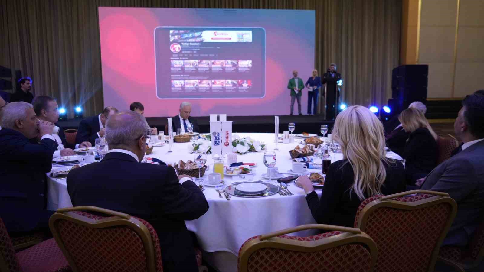 Türkiye Gazetesi ve İhlas Medya Dijital Varlıklar, sektör temsilcilerini iftar programında buluşturdu 6 turkiye gazetesi ve ihlas medya dijital varliklar sektor temsilcilerini iftar programinda bulusturdu 2 fJOX4zgi