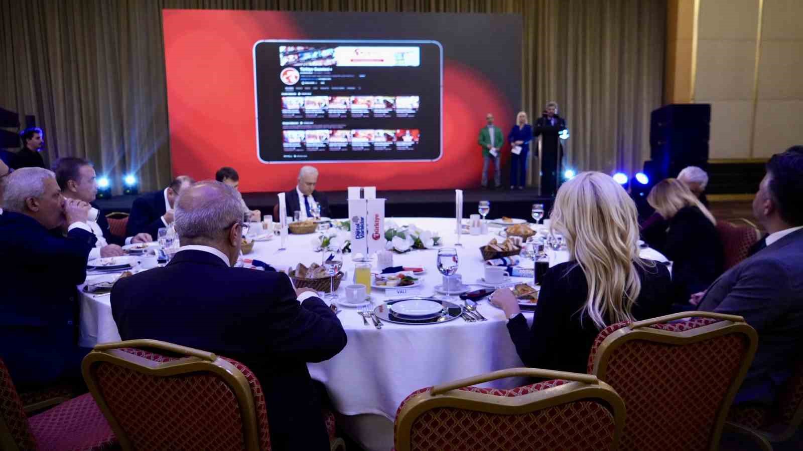 Türkiye Gazetesi ve İhlas Medya Dijital Varlıklar, sektör temsilcilerini iftar programında buluşturdu 8 turkiye gazetesi ve ihlas medya dijital varliklar sektor temsilcilerini iftar programinda bulusturdu 4 iLzbPXlE