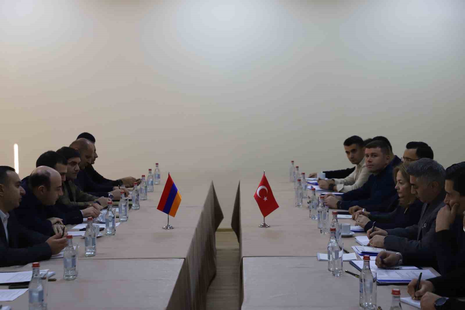 turkiye ile ermenistan kars gumru demiryolunun rehabilitasyonu calismalarinin ikinci tur gorusmelerini yapti 0 w47Xg2TJ