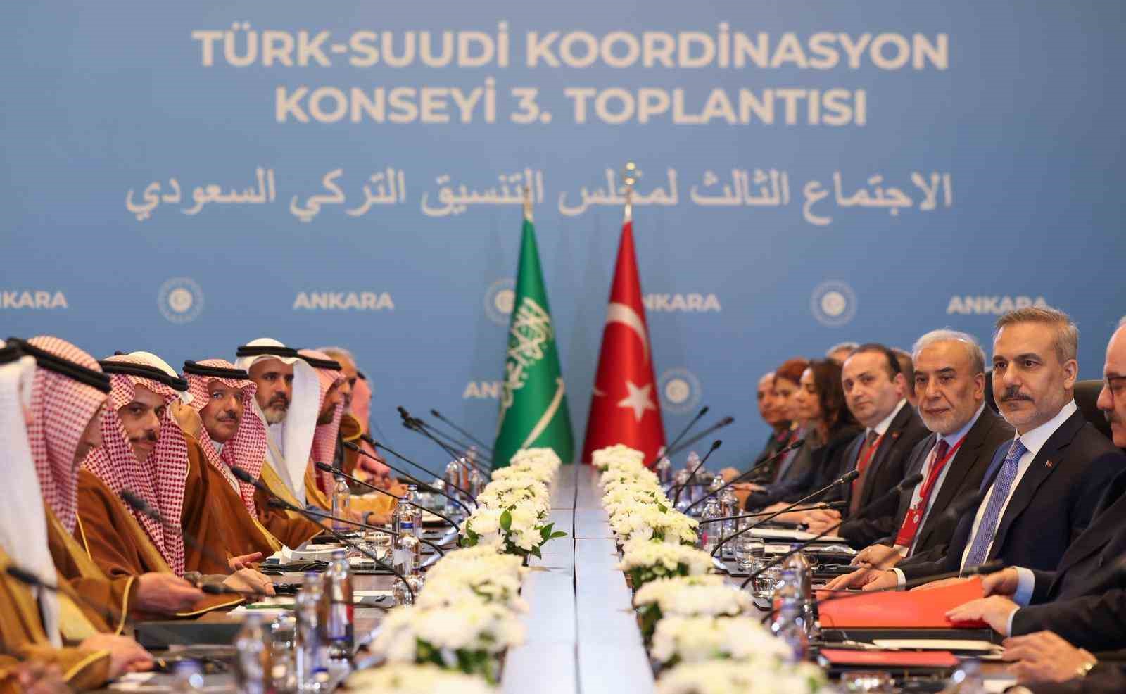 Türkiye ile Suudi Arabistan arasında diplomatik ve hususi pasaportlara vize muafiyeti anlaşması imzalandı 5 turkiye ile suudi arabistan arasinda diplomatik ve hususi pasaportlara vize muafiyeti anlasmasi imzalandi 1 cmBrF2Ca