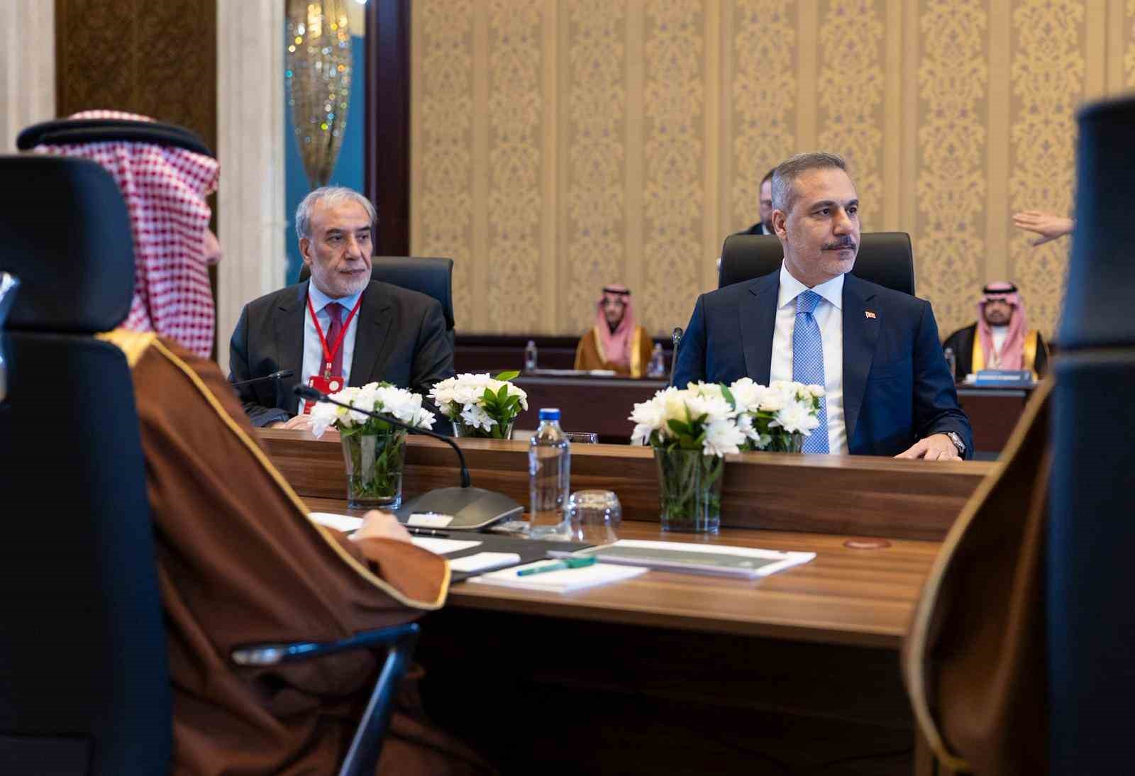 Türkiye ile Suudi Arabistan arasında diplomatik ve hususi pasaportlara vize muafiyeti anlaşması imzalandı 6 turkiye ile suudi arabistan arasinda diplomatik ve hususi pasaportlara vize muafiyeti anlasmasi imzalandi 2 vgOH6fnV