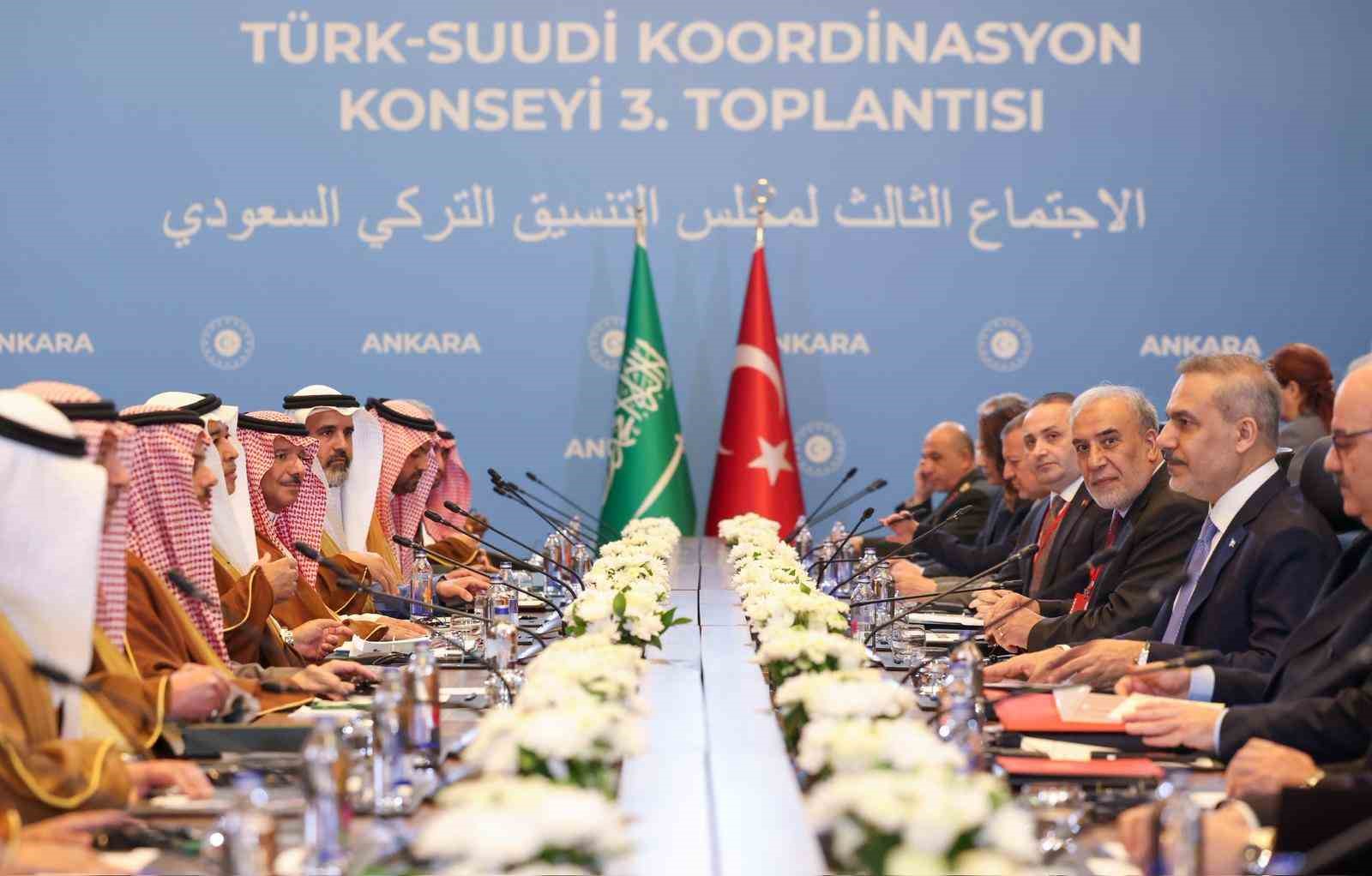 Türkiye ile Suudi Arabistan arasında diplomatik ve hususi pasaportlara vize muafiyeti anlaşması imzalandı 7 turkiye ile suudi arabistan arasinda diplomatik ve hususi pasaportlara vize muafiyeti anlasmasi imzalandi 3 ptOGmJP4