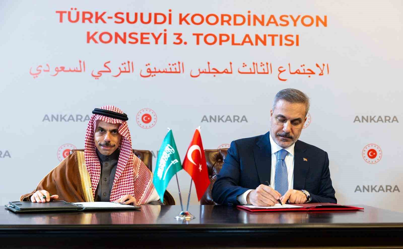 Türkiye ile Suudi Arabistan arasında diplomatik ve hususi pasaportlara vize muafiyeti anlaşması imzalandı 10 turkiye ile suudi arabistan arasinda diplomatik ve hususi pasaportlara vize muafiyeti anlasmasi imzalandi 6 8q3YmLcl