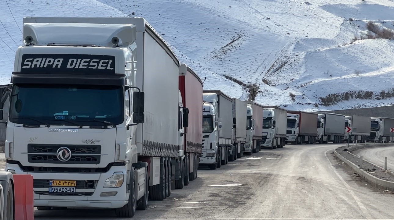 turkiye iran sinir kapisinda 2 kilometrelik tir kuyrugu olustu 0 mZkap2bj