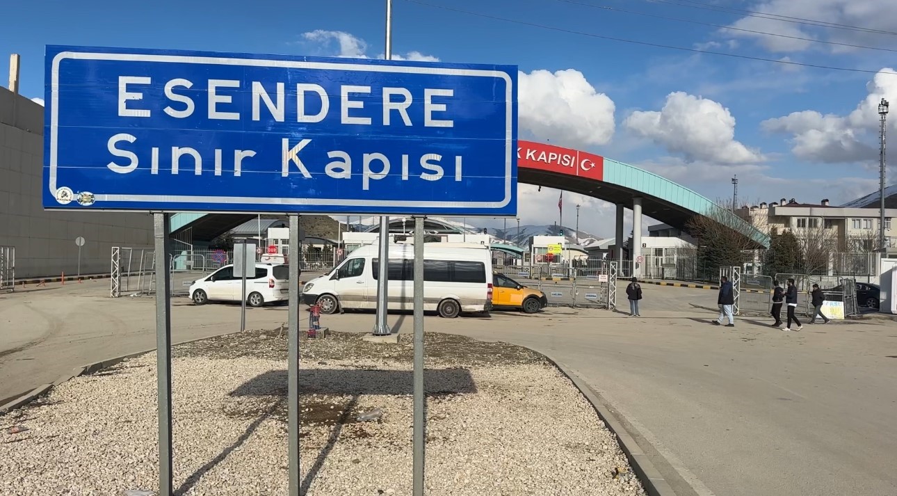 turkiye iran sinir kapisinda 2 kilometrelik tir kuyrugu olustu 1 m6uQONJM