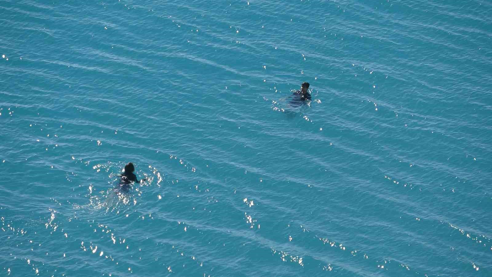 turkiye kar tatilindeyken antalyada ogrenciler deniz keyfi yapti 1